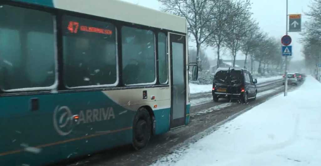 Safety First: The Day Arriva bussen sneeuw Shook Deurne