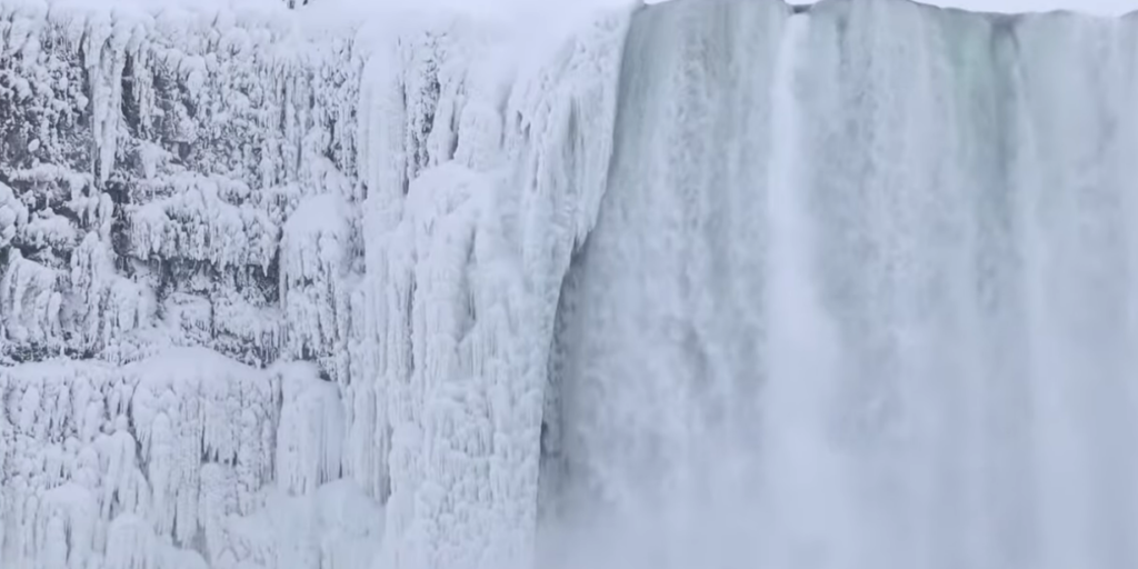Frozen Niagara Falls Stuns Tourists as Arctic Cold Grips the Region