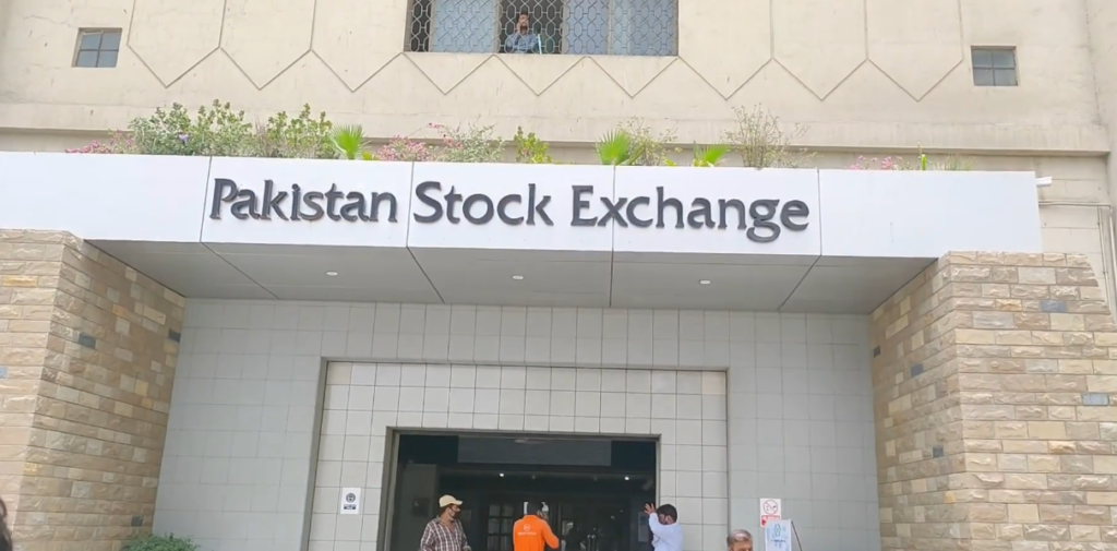 Pakistan Stock Market Increases 2000 Points, Signaling a Sudden Shift in Investor Confidence