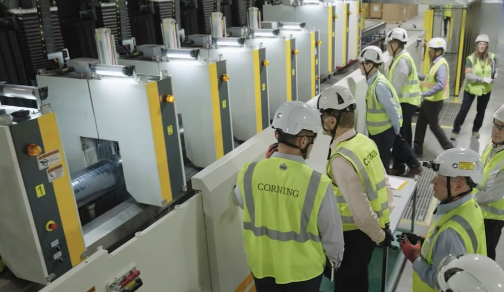 GLW Stock Surges 70% — Is Corning’s AI Glass Boom Just Getting Started?