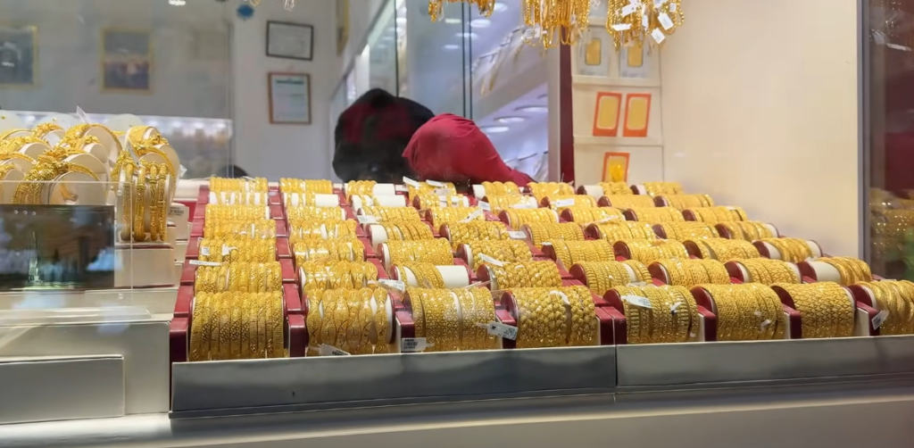 Gold Price Malaysia Drops — Should Buyers Step In or Wait Longer?